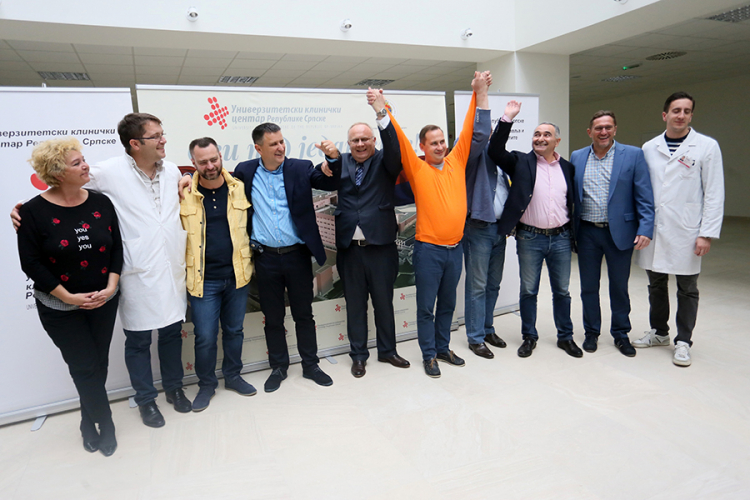 Prva operacija u novim prostorijama UKC RS: Sa 10 puta manjim rezom operisali tumor