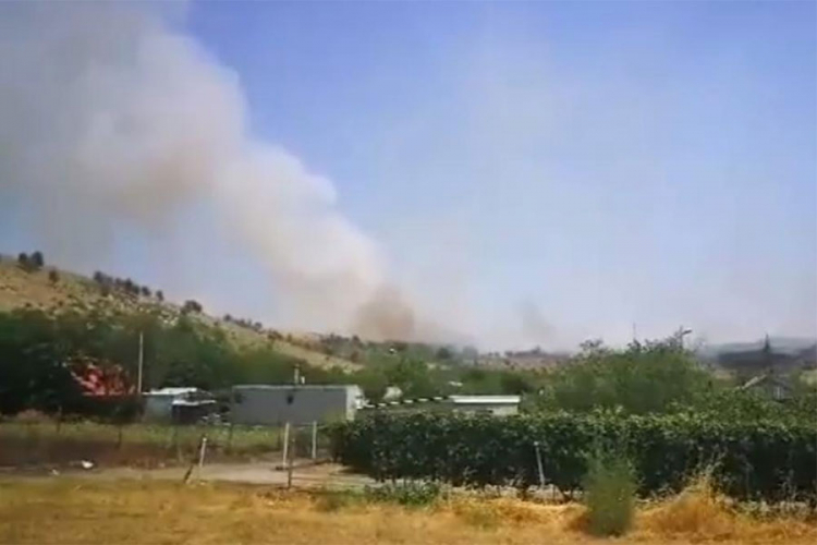 Požari plamte Podgoricom, izgorila kuća