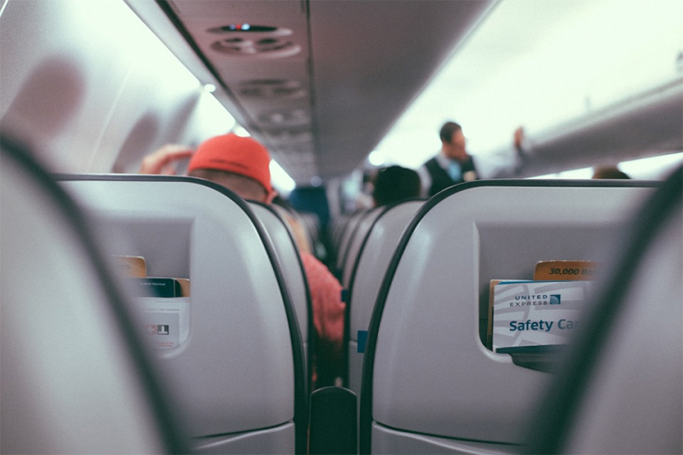 Putnik u avionu pomiješao izlazna vrata i toalet