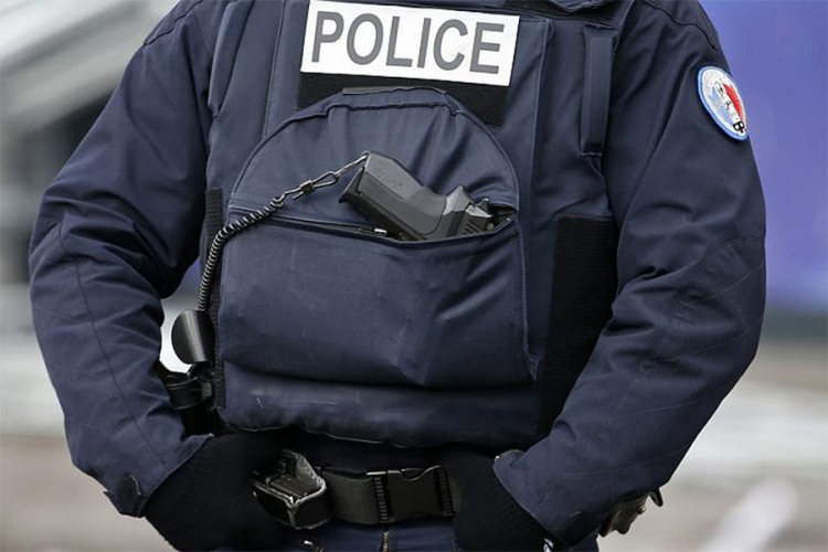 Šef policije izboden na smrt