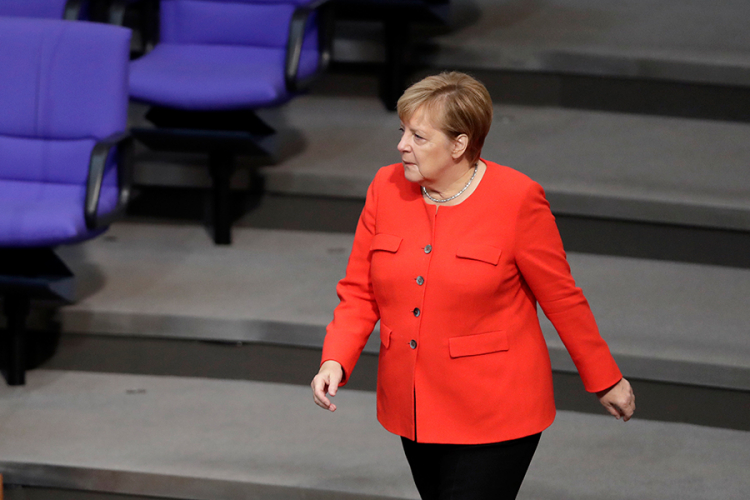 Merkel: Živa sam i zdrava, ne planiram da odem s vlasti