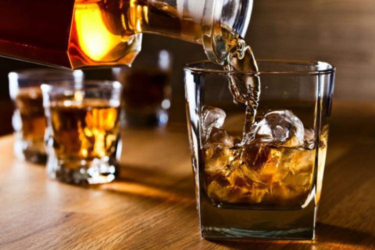 Umrlo 11 lica od nelegalnog alkohola
