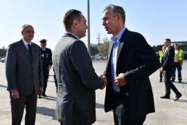 Stoltenberg stigao u Beograd, dočekao ga Vulin