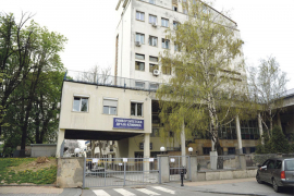 Bebi od deset dana presađene rožnjače