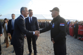 Vučić sa Stoltenbergom na vojnoj vježbi: Srbija ostaje vojno ...