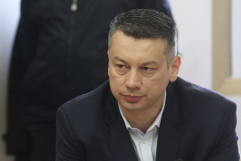Nešića terete da je naredio asfaltiranje dvorišta