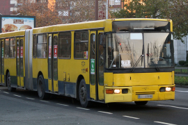Poginula žena pri izlasku iz autobusa