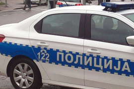 Pijani lupali po benzinskoj pumpi pa napali policiju
