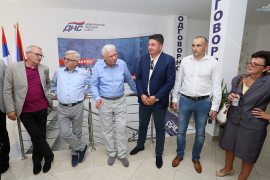 DNS napuštaju tri poslanika?