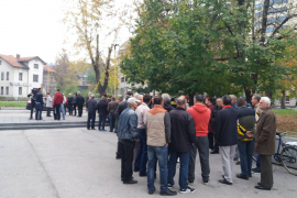 Bivši radnici uništenih fabrika protestovali u Tuzli