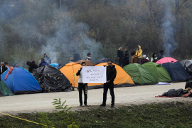 Treću noć proveli na otvorenom: Traži se smještaj za migrante kod ...