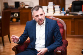 Radojičić: Pokušaje sjedenja na dvije stolice treba raščistiti
