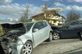 Sudar pet auta u Cazinu
