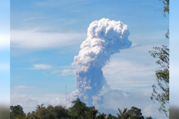 Erupcija vulkana poslije zemljotresa i cunamija u Indoneziji