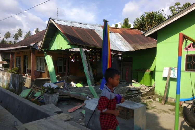 Broj žrtava u Indoneziji porastao na 1.407