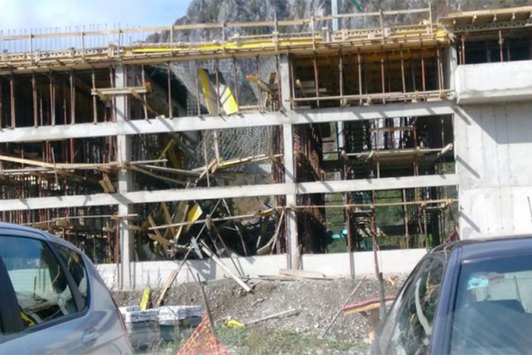 Srušila se skela, povrijeđeno sedam radnika