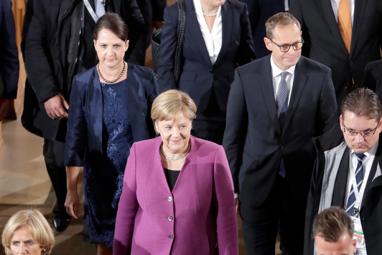 Desničari traže ostavku Merkelove i referendum o članstvu u EU