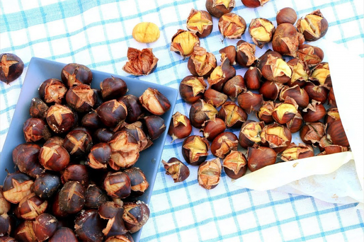 Trikovi kako izabrati savršene kestene, ispeći ih i lako oguliti
