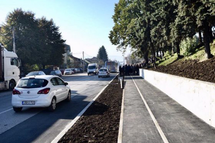 Počela gradnja trotoara i biciklističke staze u Zalužanima