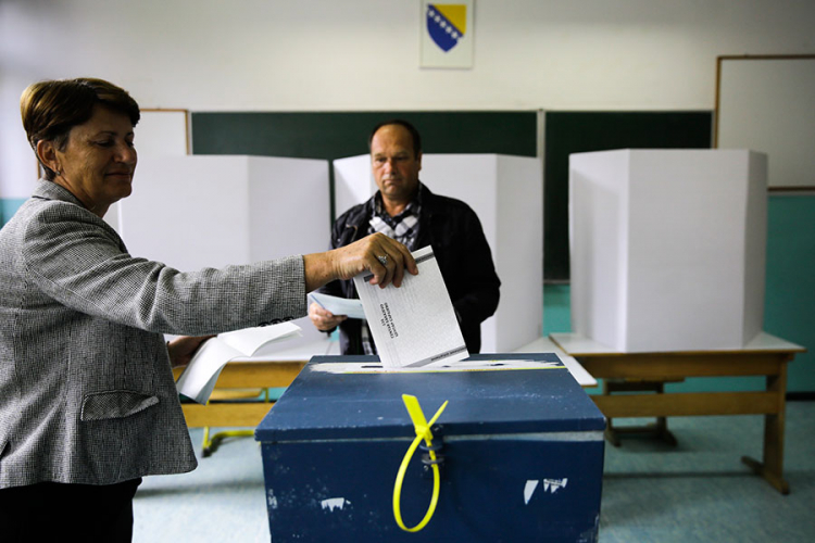 Počela predizborna ćutnja: 7.497 kandidata u nedjelju juri 518 fotelja