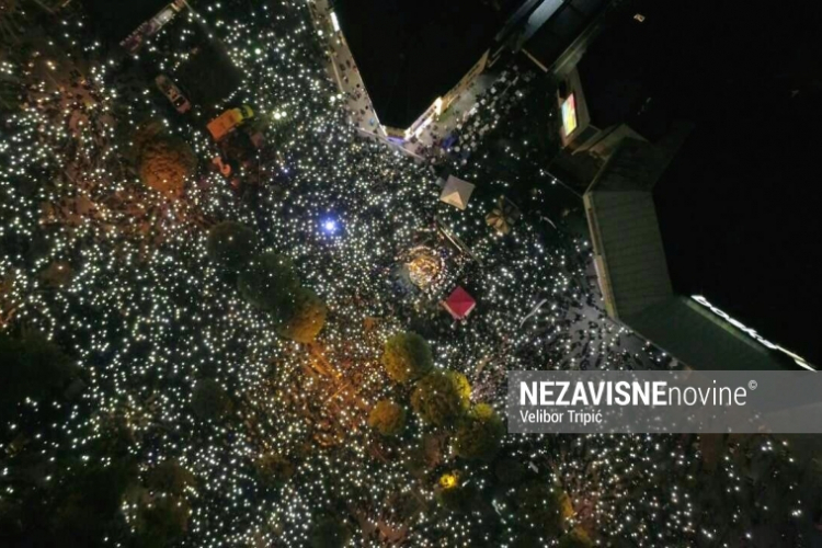 Hiljade ljudi uz Davora i Suzanu na Trgu Krajine u Banjaluci