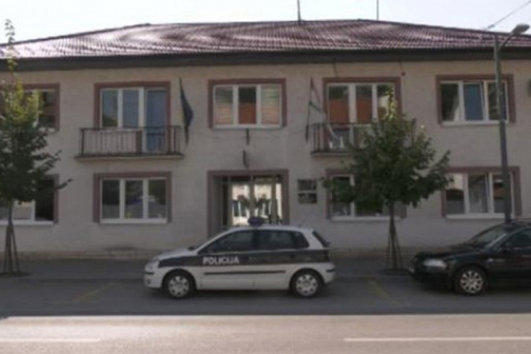 Policajac imao polni odnos sa sedmogodišnjom pastorkom