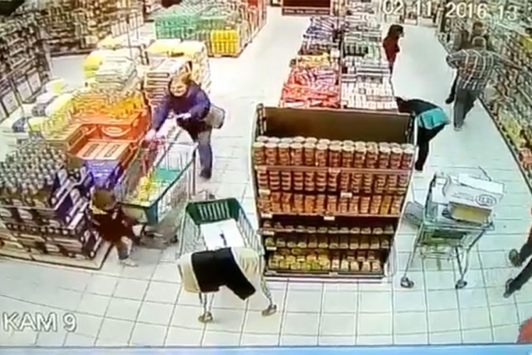 Udarila dijete kolicima u tržnom centru