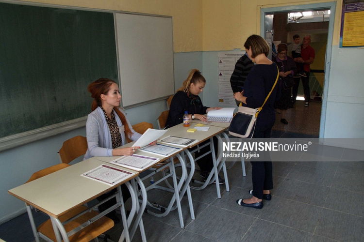 Osvojili mandate u parlamentima, ali ostaju u načelničkim foteljama