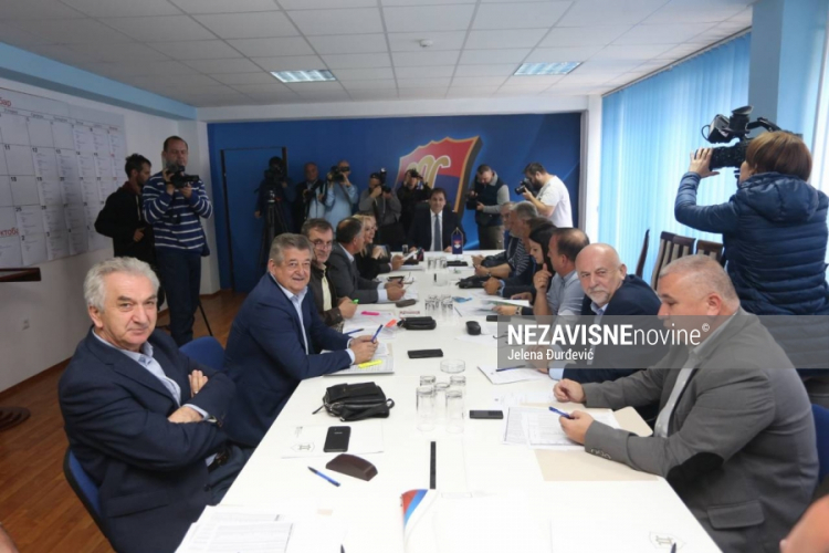 "Nezavisne" otkrivaju detalje razgovora iza zatvorenih vrata: SDS pruža koalicionu ruku SNSD-u