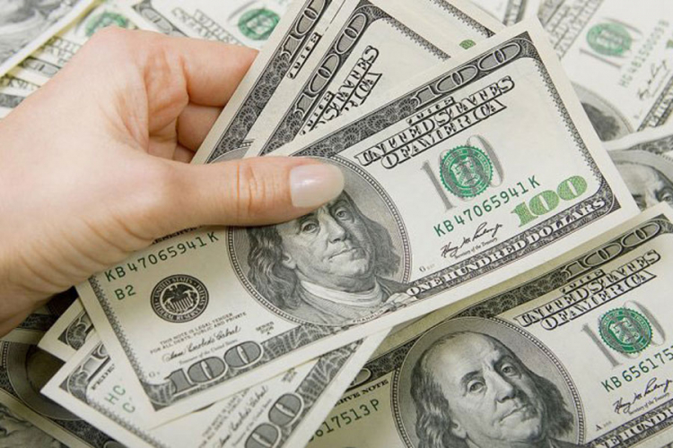 Volstrit u strahu od rastućih kamata, dolar ojačao