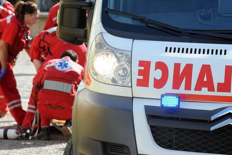 Dvoje povrijeđeno u tuči, ljekari se bore za život muškarca