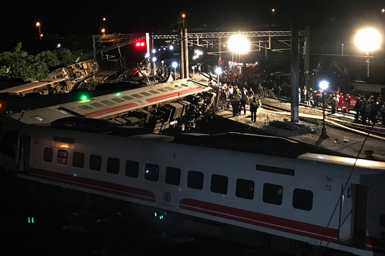 Tajvan: Voz izletio iz šina, poginulo 22, povrijeđeno 171 osoba