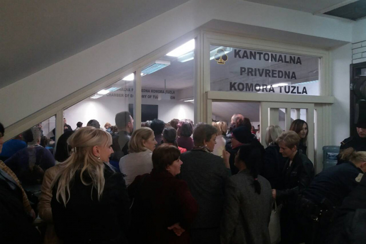 Radnici Fabrike obuće "Aida": Zovu nas sada kada nema dinara