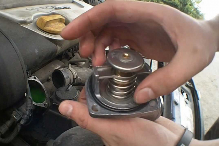 Pregled i servis termostata spašavaju motor