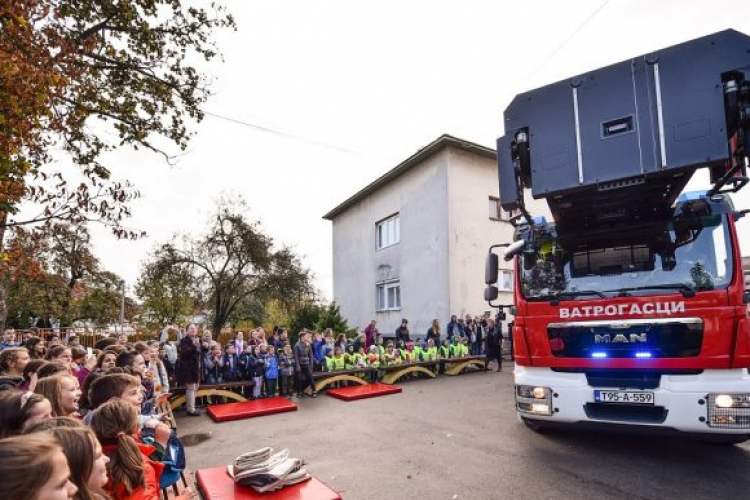 Vježba u banjalučkoj školi: Vatrogasci "spasili" đake i nastavnike