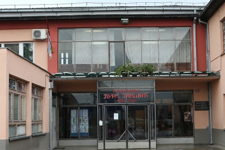 Misteriozni kombi uznemirio i đake u Šargovcu