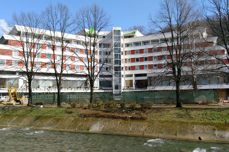 "Reumal" liječi druge, ali ne može sebe