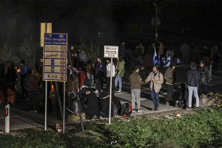 Tuča migranata na GP Maljevac, hrvatska policija postavila vodene topove