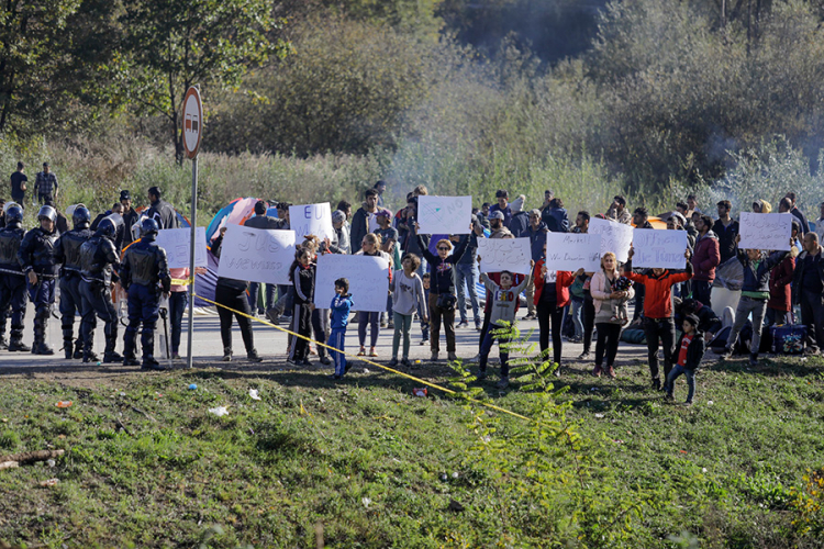 Migranti iz Sarajeva krenuli vozom ka Bihaću