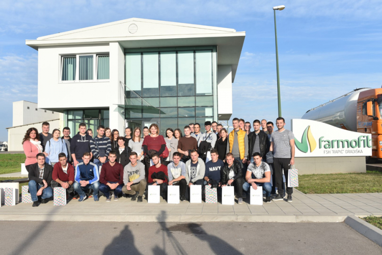 Studenti u "Farmofitu" učili o proizvodnji stočne hrane