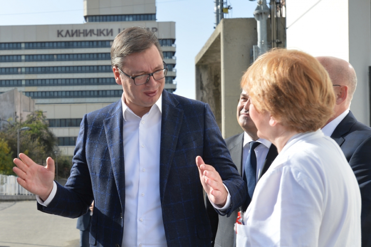 Vučić: Počeo sa radom iks nož za liječenje tumora