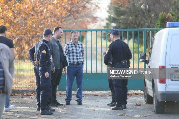 Radnici uz pomoć policije ušli u "Farmland"