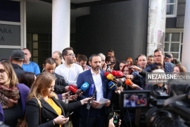 Protest novinara u Banjaluci: Nećemo nijemo posmatrati kako se ...