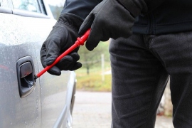 Državljani BiH prerušeni u policajce krali auta u Španiji