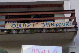 Radnici ŠG u Istočnom Drvaru zakovali ulazna vrata i izvezli ...