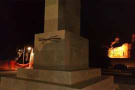 Spomenik zahvalnosti Francuskoj išaran sprejom