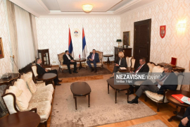 Počeo sastanak delegacije SNSD-a sa grupom Obrena Petrovića