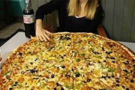 Nude 1.000 KM onome ko pojede njihovu pizzu