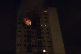 Vatra zahvatila tri sprata solitera, poginuo stanar