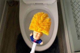 Trampov lik na četki za WC šolju
